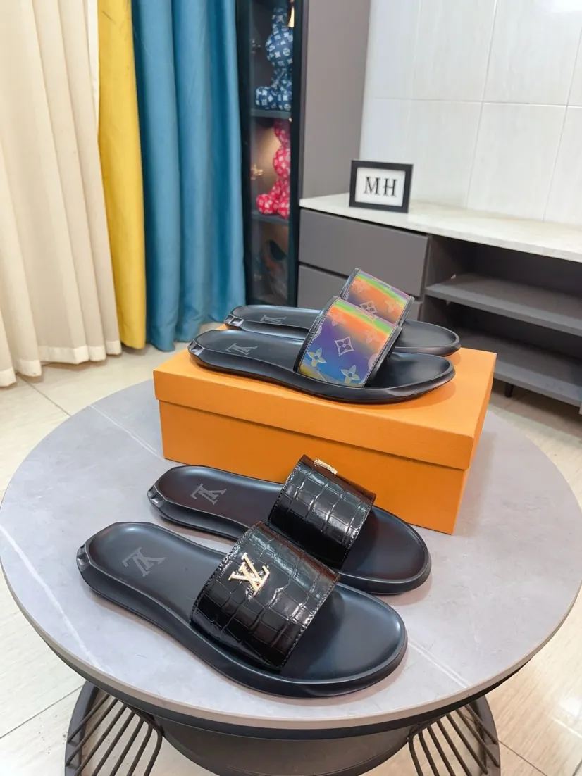 Men's shoes 💰260🌹🌹 (lv-Louis Vuitton) new men's sandals, high-end boutique, exquisite embossed logo decoration on the upper, fine workmanship, super soft soles, casual, loose and comfortable, a must-have in summer! \nsize：38-44